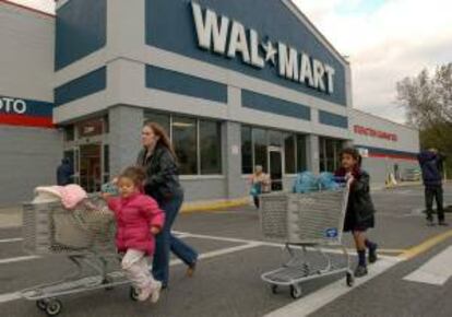 En el segundo trimestre del año, Walmart logró un aumento de ventas del 2,4 % hasta 116.216 millones, mientras que el beneficio neto solo creció un 1,3 % hasta 4.069 millones. EFE/Archivo