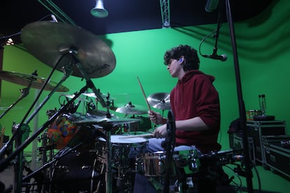 Pablo Narea, 18 años, uno de los dos baterías que llevará el grupo en los conciertos del WiZink Center.