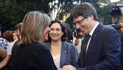 N&uacute;ria Mar&iacute;n y Ada Colau, junto a Carles Puigdemont.