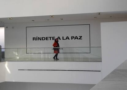 'Ríndete a la paz' (2016), de Yoko Ono, en el Malba.