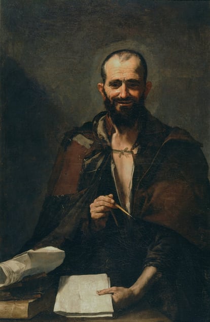 'Demócrito' (1630), de Ribera. El filósofo griego Demócrito, que aparece sonriente y harapiento (por su desprecio a los bienes materiales), pensaba que el Universo estaba compuesto de átomos y de vacío. “Es el primero que entiende que las cosas no son infinitamente divisibles, sino que llega un momento en el que llegamos a una partícula indivisible”, de De la Fuente, “según muchos científicos esta es la idea más importante que la Humanidad debería dejar a futuras generaciones si hubiera un cataclismo en la Tierra”.