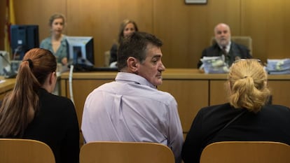 Los tres acusados, en el primer día del juicio en la Audiencia Provincial.