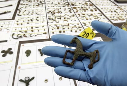 The Civil Guard displays the burial artifacts recovered in Operation Helmet.n