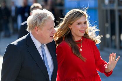 El primer ministro británico, Boris Johnson, y su esposa Carrie en un acto del partido conservador celebrado en Mánchester (Reino Unido) el 6 de octubre de 2021.