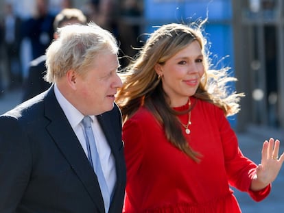 El primer ministro británico, Boris Johnson, y su esposa Carrie en un acto del partido conservador celebrado en Mánchester (Reino Unido) el 6 de octubre de 2021.
