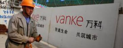 Cartel de Vanke en unas obras en Shanghái (China).