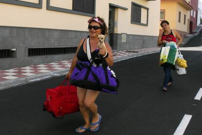 Vecinos de La Restinga, al sur de El Hierro, evacuados.