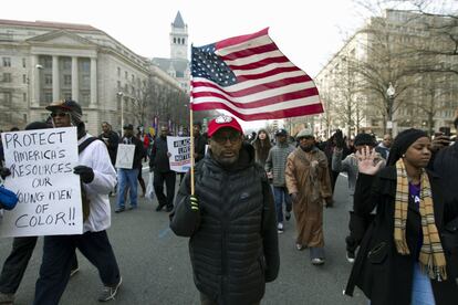 El director de cine Spike Lee participa en las protestas en Washington.