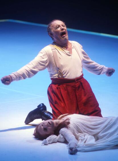 El barítono Leo Nucci durante su actuación en <i>Rigoletto</i> el lunes en el Teatro Real.
