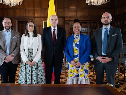 Equipo de agentes y co agentes de Colombia ante la Corte Internacional de Justicia posesionados por el canciller Álvaro Leyva.