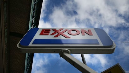 Logotipo de una estación de gas de Exxon en EE UU.