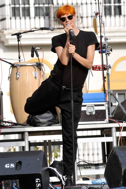 Bimba Bosé durante un concierto de The Cabriolets en 2009.