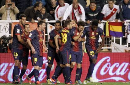 Los jugadores del Barça celebran uno de los cinco goles.
