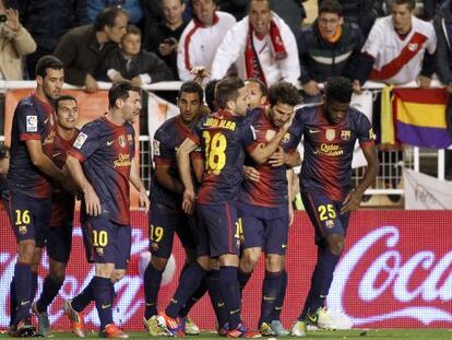 Los jugadores del Barça celebran uno de los cinco goles.