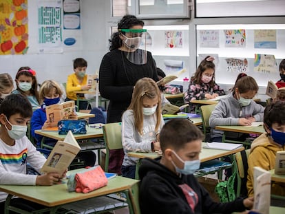 Alumnos en una clase de primaria, en Valencia.