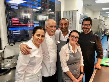 EL EQUIPO: MARIA JOSÉ AZCÁRATE, JOSÉ MARÍA CALVENTE (JEFE DE COCINA), ALAIN BENISTY (RESPONSABLE DE SALA), VALENTINA BRAVO Y FERNANDO SÁNCHEZ