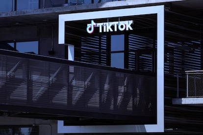 Logo de TikTok en unas oficinas en Los Angeles, en una imagen del 24 abril.