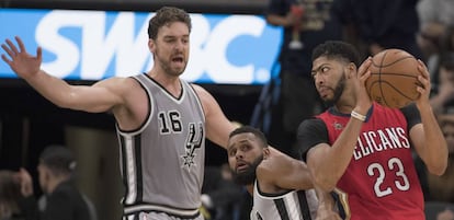 Pau Gasol, Mills y Anthony Davis.