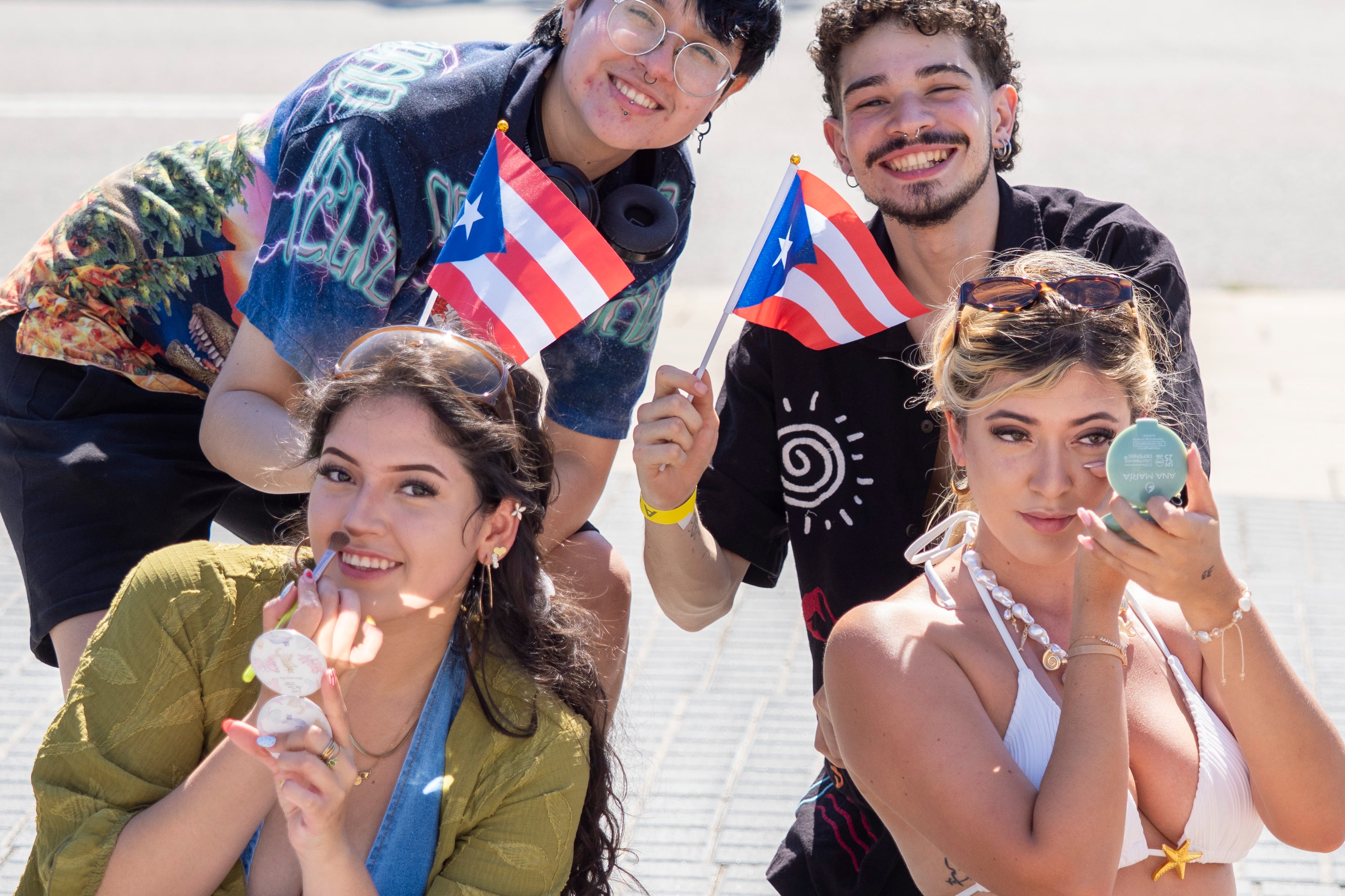 Ambiente previo al concierto de Bad Bunny en el estadi Olimpic Lluís Companys de Barcelona
