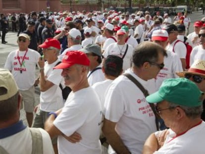 Prejubilados de Santana, durante la protesta del pasado d&iacute;a 2 en Sevilla. 