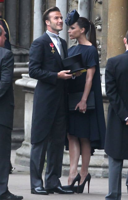 David y Victoria Beckham fueron dos de los invitados más famosos y fotografiados en la boda de Guillermo de Inglaterra y Kate Middleton, celebrada en Londres en abril de 2011. Victoria Beckham acaparó especialmente los titulares por los altos tacones que llevaba estando en avanzado estado del embarazo del cuarto hijo del matrimonio.