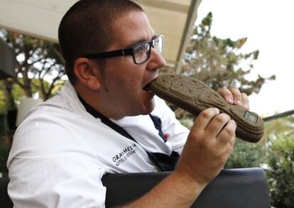 Dani Garc&iacute;a muerde el zapato con su plato &#039;Torcal de Antequera.