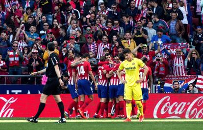 El delantero del Atlético de Madrid Álvaro Morata celebra su gol ante el Villarreal, el primero del equipo, durante el partido de la vigésimo quinta joranda de Liga que disputan en el estadio Wanda Metropolitano de Madrid.