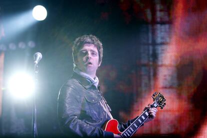 Noel Gallagher, en el concierto de la banda británica Oasis en el Palacio de los Deportes de Madrid para presentar su último trabajo 'Dig out your soul', en 2009.