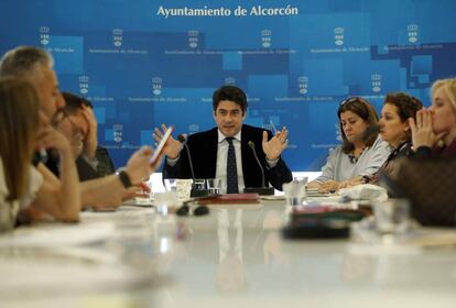 El alcalde de Alcorcón, David Pérez, en el pleno de la reprobación de ayer.