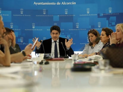 El alcalde de Alcorcón, David Pérez, en el pleno de la reprobación de ayer.
