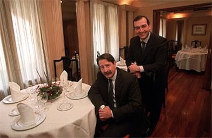 Rafael (a la izquierda) y Miguel Ángel de Andrés, este último responsable de la cocina del restaurante Rafa de Madrid.