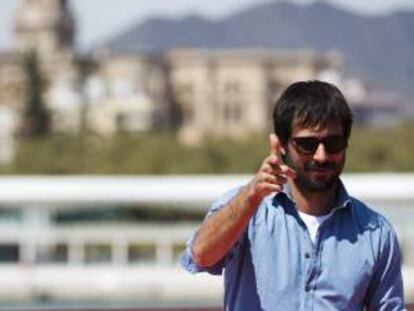 El actor Hugo Silva posa en el Muelle Uno con motivo de la presentación de la película "Dioses y Perros" en la sección oficial a concurso del Festival de Cine Español de Málaga.