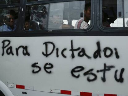 Um ônibus na cidade de Manágua.