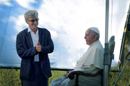 Wim Wenders y el papa Francisco, durante el rodaje del documental.