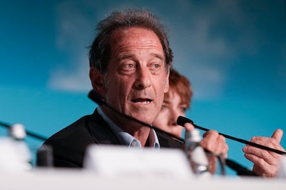 Vincent Lindon y, detrás, Rebecca Hall, durante la rueda de prensa del jurado de Cannes el martes al mediodía.