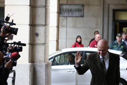 Manuel Chaves, a su llegada al tribunal en Sevilla.