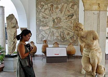 Una de las salas del Museo Arqueológico de Córdoba, ayer, durante su reapertura.