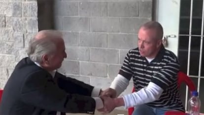 Fotograma del vídeo en el que Pastrana da la mano a 'El Popeye'.