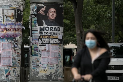 Carteles del concierto del rapero Morad en el barrio de La Florida de L'Hospitalet del Llobregat. 