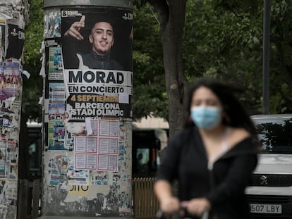 Anuncio de un concierto de Morad en una calle de L'Hospitalet de Llobregat.