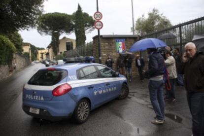 La policía, en Coverciano, sede la selección italiana.