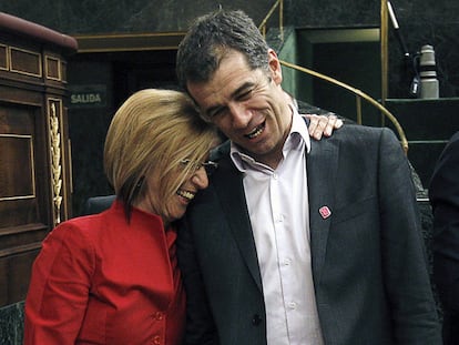 La portavoz de UPyD, Rosa Díez, con el diputado de su grupo Toni Cantó.