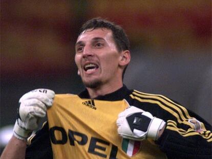 Abbiati celebra una victoria con el Milan en la Liga de Campeones.