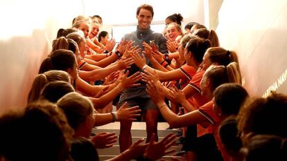 Nadal celebra la victoria sobre Thiem en la final de Roland Garros. En vídeo, un repaso por las 12 victorias de Nadal en París.