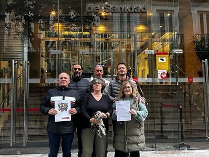 Representantes de CC OO Madrid registran el 30 de octubre la lista de propuestas de conciliación de vida laboral y personal en la Consejería de Sanidad.