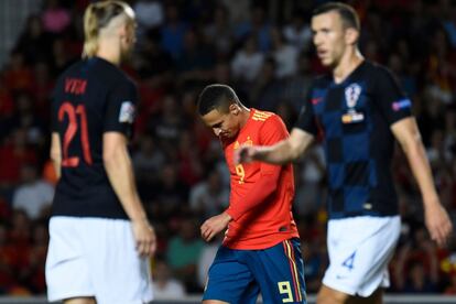 Rodrigo Moreno se lamenta tras perder un balón.