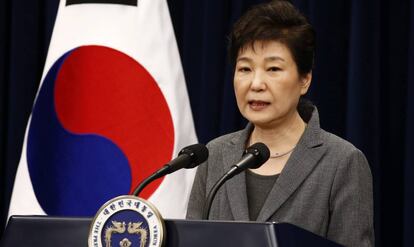 La presidenta de Corea del Sur, Park Geun-hye, hace, este martes, una declaraci&oacute;n a la naci&oacute;n desde la residencial presidencial.