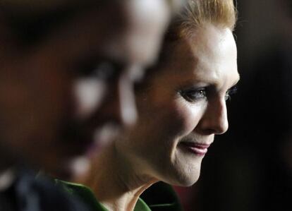 La actriz Julianne Moore, que interpreta a Sarah Palin en el telefilme, comparece ante la prensa en Washington en el estreno de 'Game Change''.