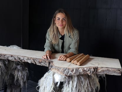 La interiorista Lorna de Santos en el restaurante que está decorando en Madrid.