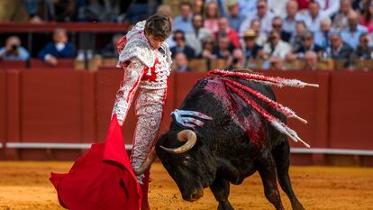 Sebastián Castella, durante la faena de muleta a su primer toro.